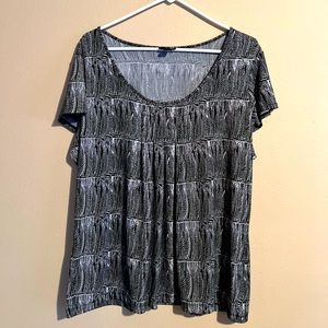 east 5th Black and White flowy shirt size XL